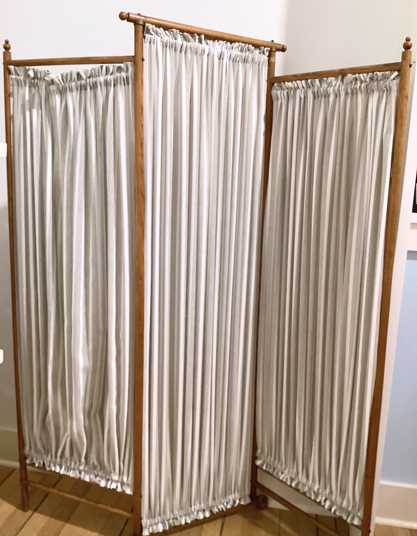 Victorian Screen