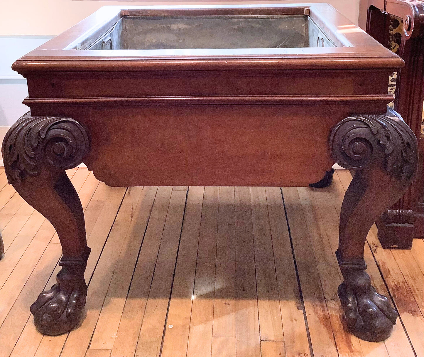 Antiques Table Planter
