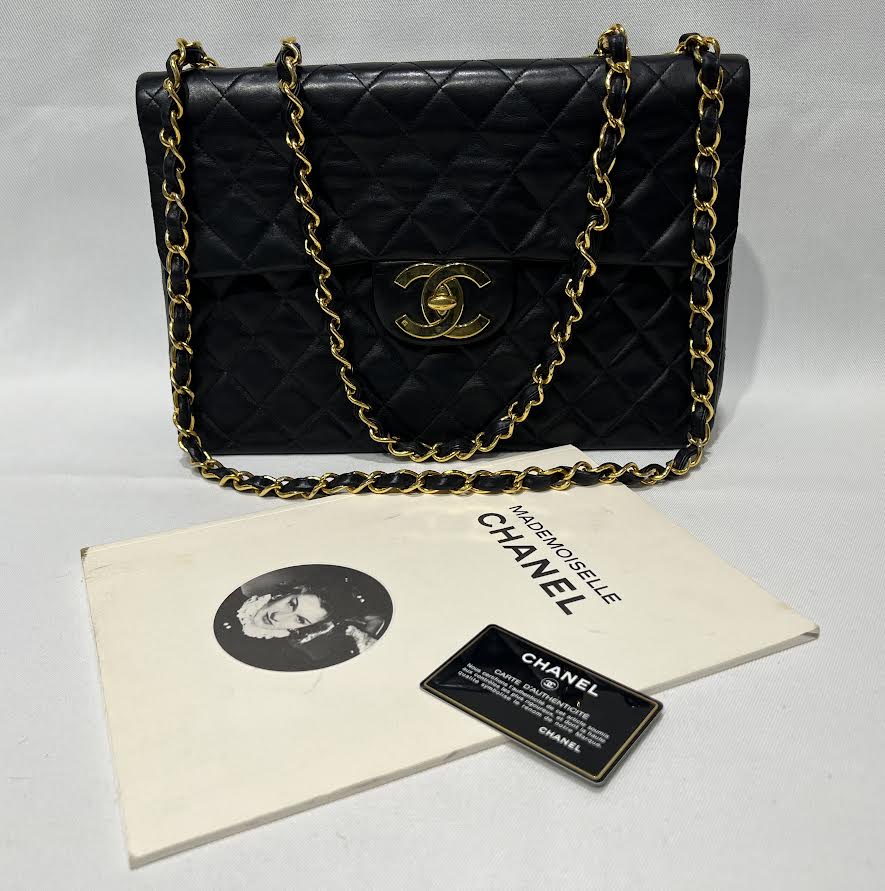 Vintage Chanel shoulder bag – Mai Fashion Sense